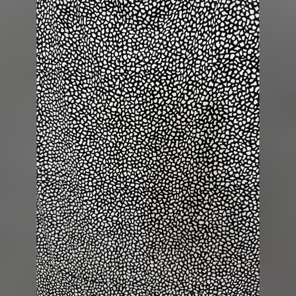 Michael Kors, Black/White Shift Dress, Size 6 - Picture 2 of 4